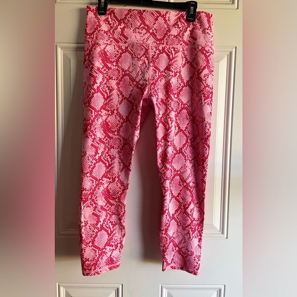 Never Worn Fabletics Define Powerhold Capri Leggings in Pink Persimmon Python - Picture 2 of 11